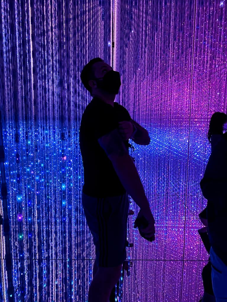Man staring up at lights at Tokyo teamLabs